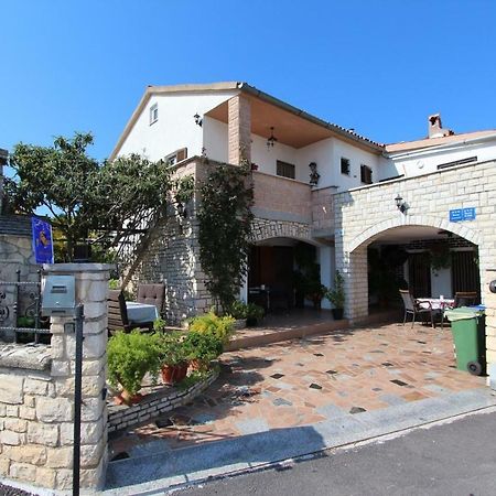 Guest House Rexa ロヴィニ エクステリア 写真