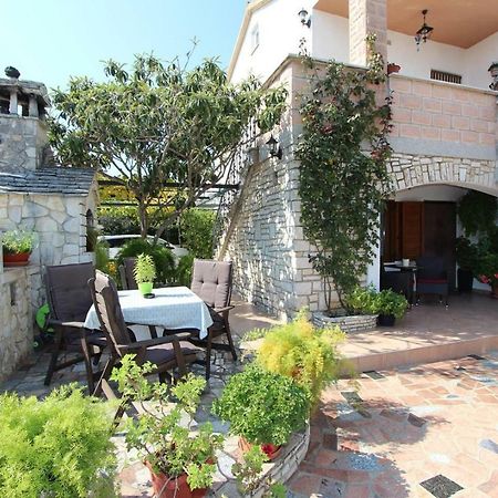 Guest House Rexa ロヴィニ エクステリア 写真