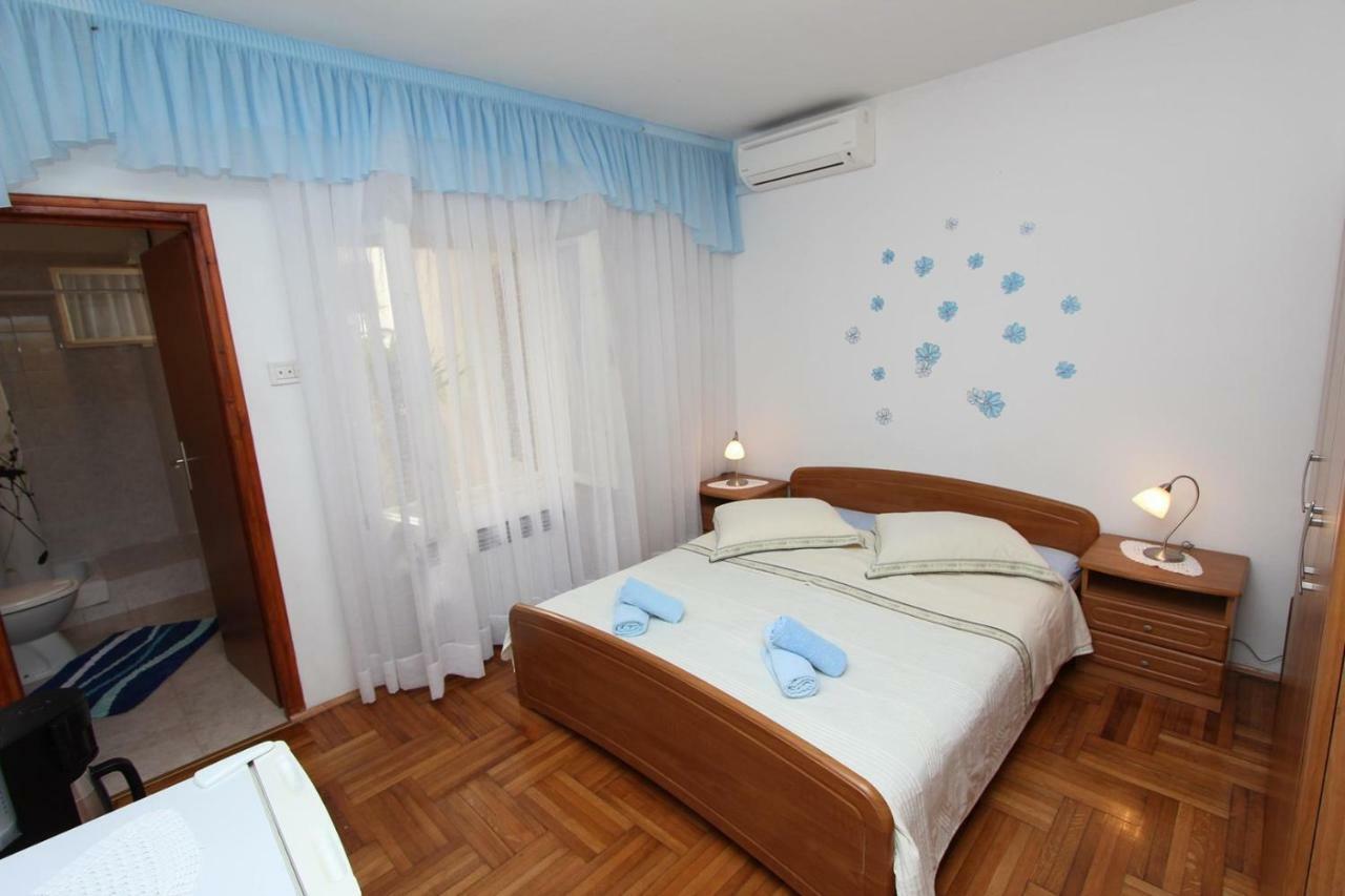 Guest House Rexa ロヴィニ エクステリア 写真