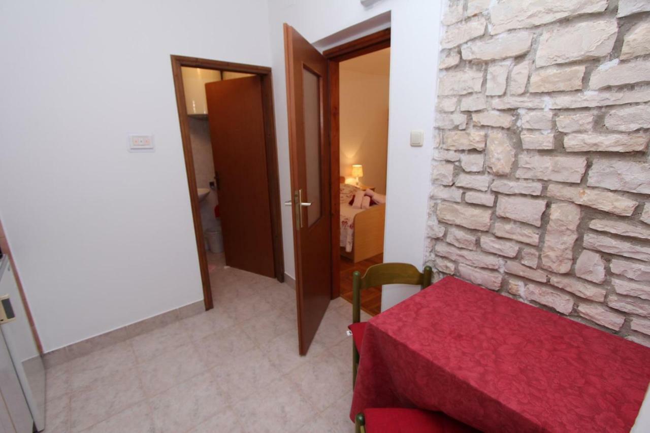 Guest House Rexa ロヴィニ エクステリア 写真