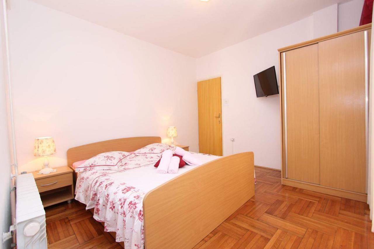 Guest House Rexa ロヴィニ エクステリア 写真