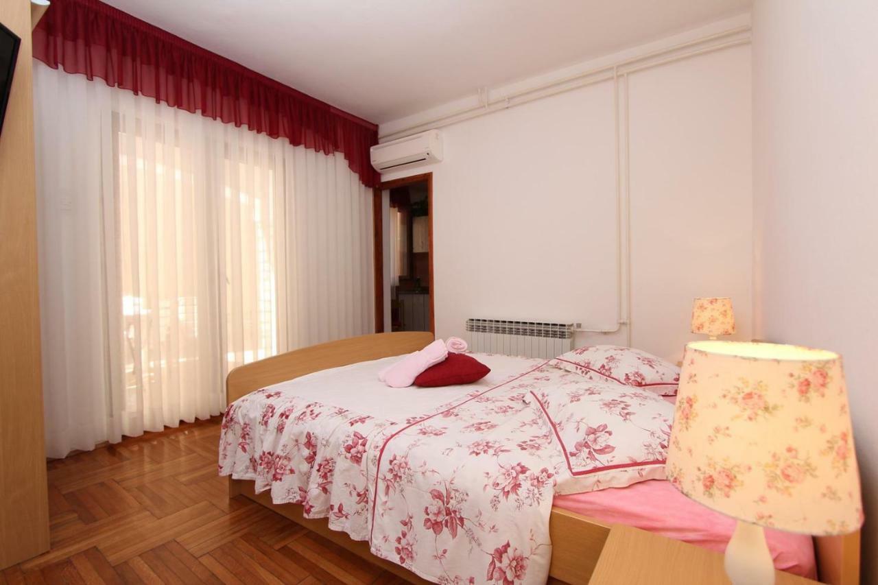 Guest House Rexa ロヴィニ エクステリア 写真