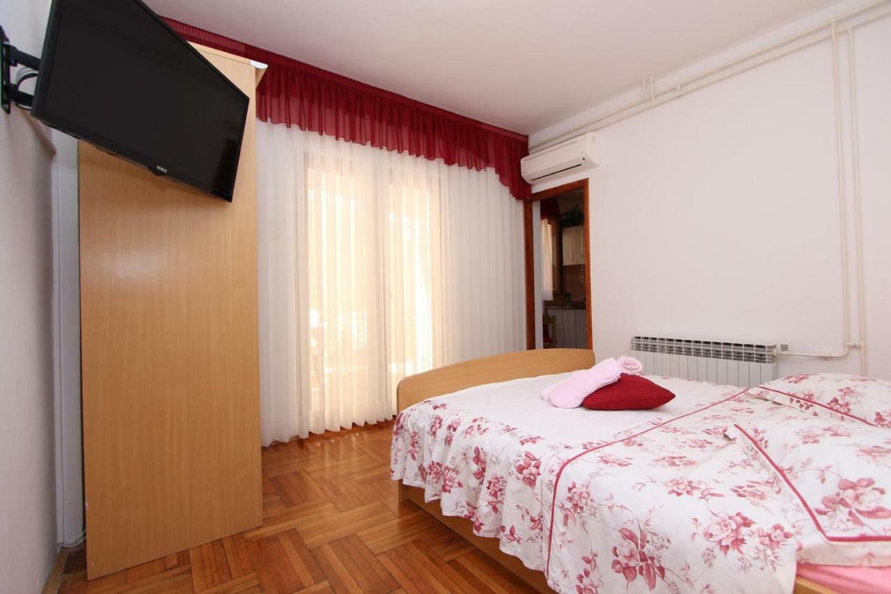 Guest House Rexa ロヴィニ エクステリア 写真