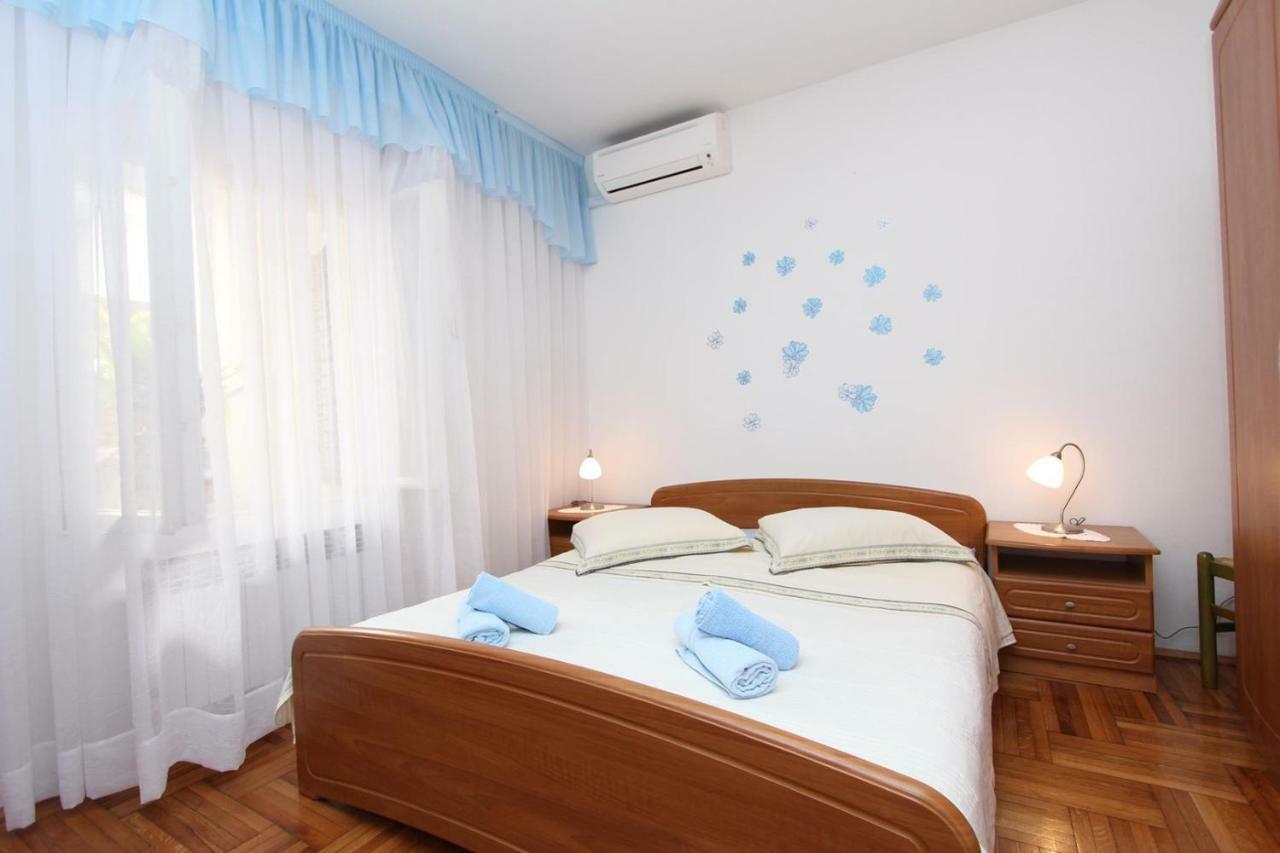 Guest House Rexa ロヴィニ エクステリア 写真