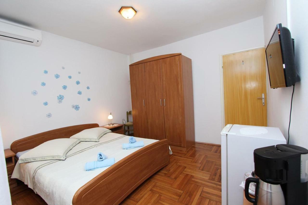 Guest House Rexa ロヴィニ エクステリア 写真