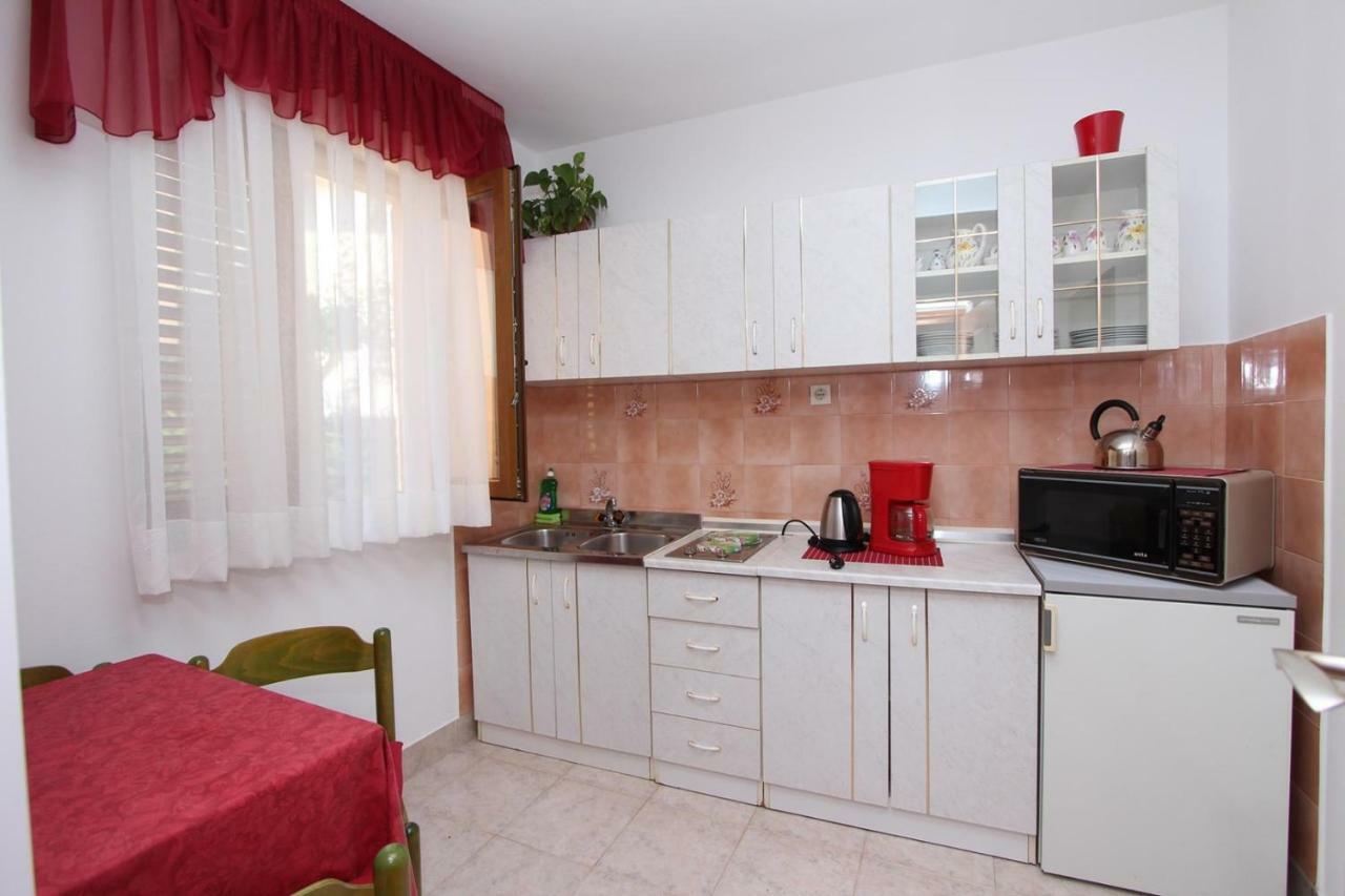 Guest House Rexa ロヴィニ エクステリア 写真